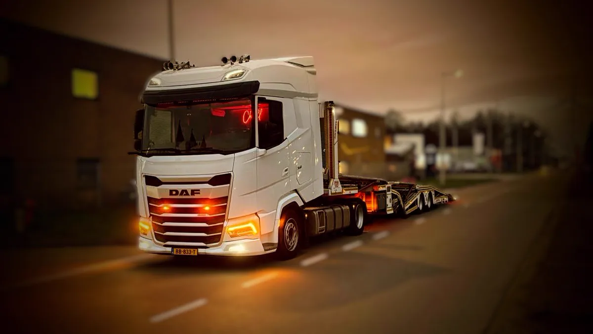 ATJR autotransporter klaar voor vertrek